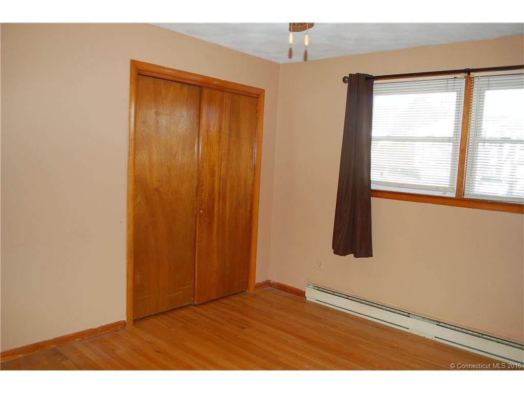 24 Debbie Lane, Naugatuck, CT 06770