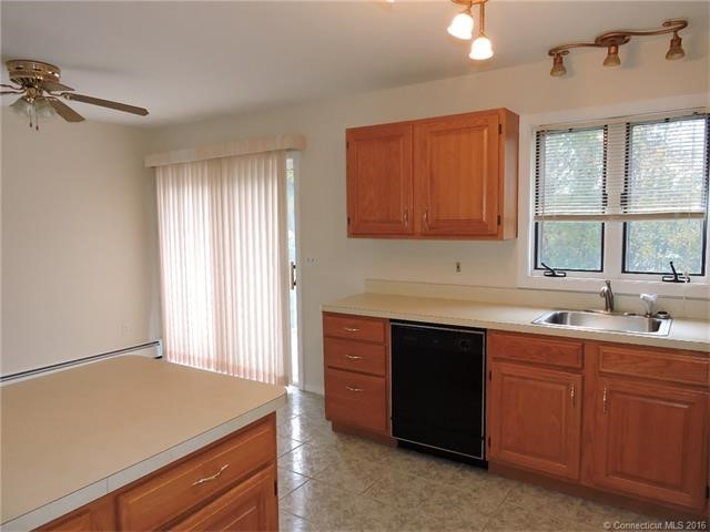 56Applewood Ln, Naugatuck, CT 06770