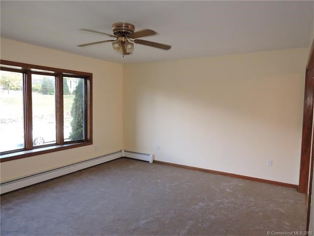 56Applewood Ln, Naugatuck, CT 06770
