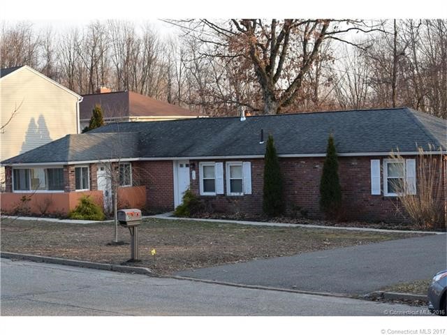 15Victoria Ln, Naugatuck, CT 06770