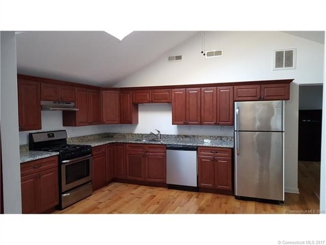 15Victoria Ln, Naugatuck, CT 06770