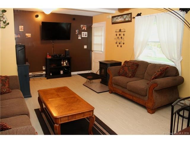19Candee Rd, Naugatuck, CT 06770