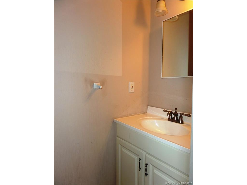 1081 New Haven Rd #7G, Naugatuck, CT 06770