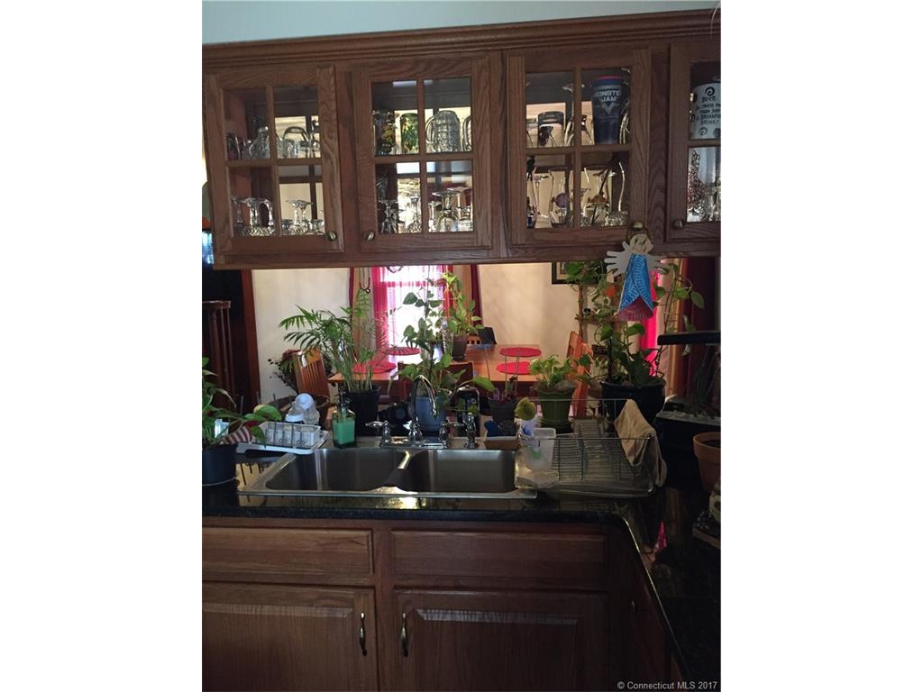 92 Greenwood St, Naugatuck, CT 06770