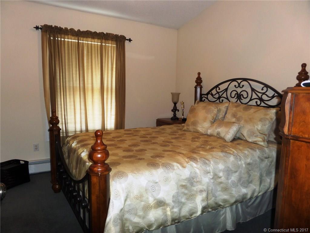 17 Marsh Hill Rd, Naugatuck, CT 06770