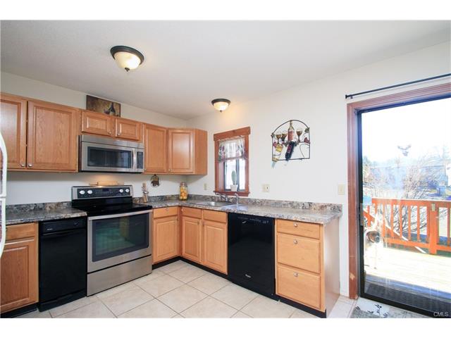 30 Coach Circle, Naugatuck, CT 06770