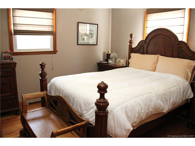 31Vagnini Dr, Naugatuck, CT 06770