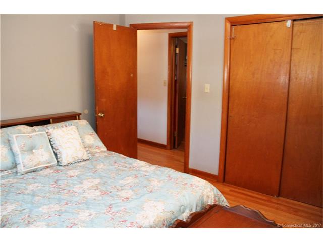31Vagnini Dr, Naugatuck, CT 06770