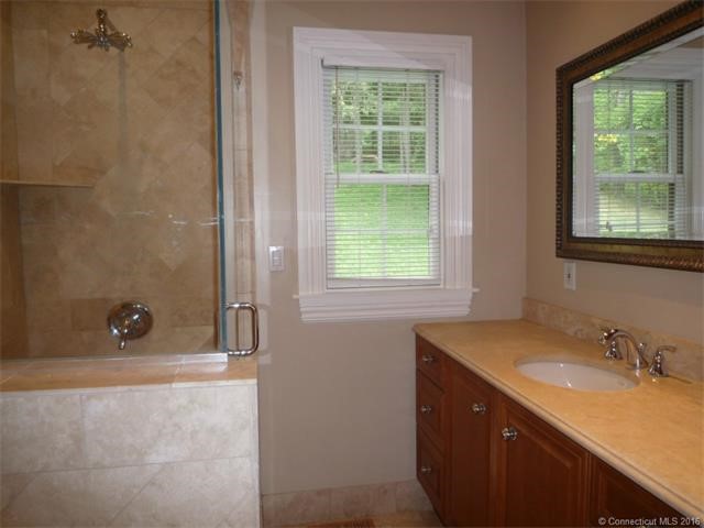 807Candlewood Lake Rd, New Milford, CT 06776