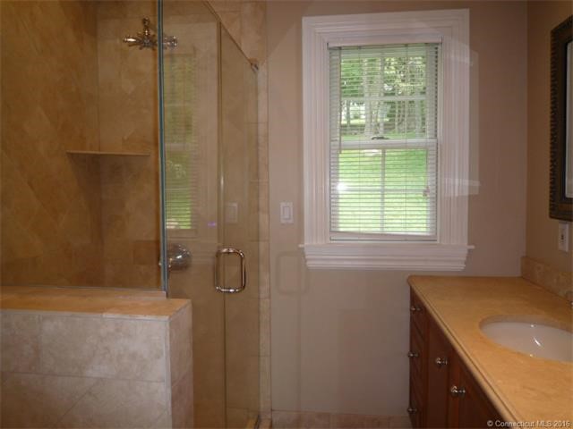 807Candlewood Lake Rd, New Milford, CT 06776