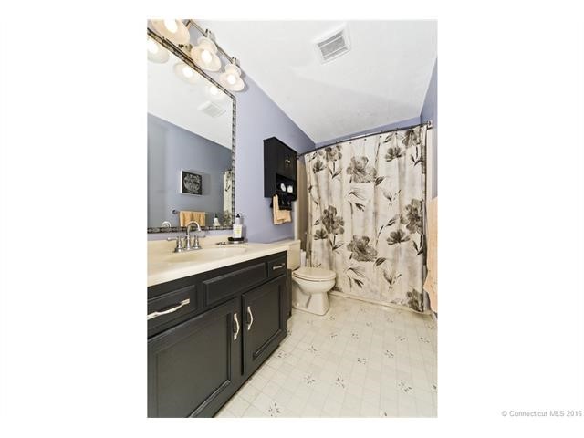 64Glen Ridge Ct #64, New Milford, CT 06776