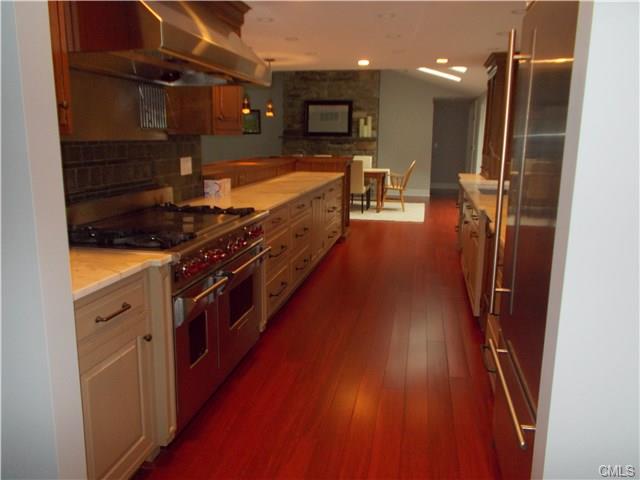 2 Chimney Point Road, New Milford, CT 06776