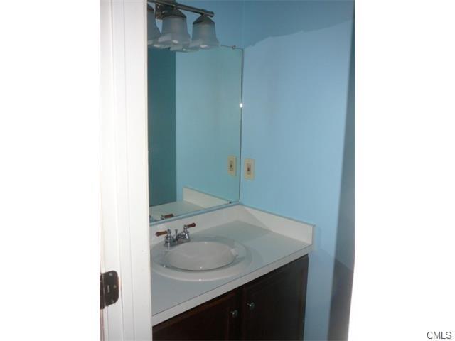 20 Canterbury Court, New Milford, CT 06776