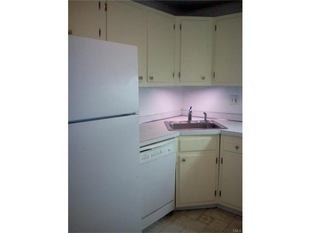 18 Canterbury Arms, New Milford, CT 06776