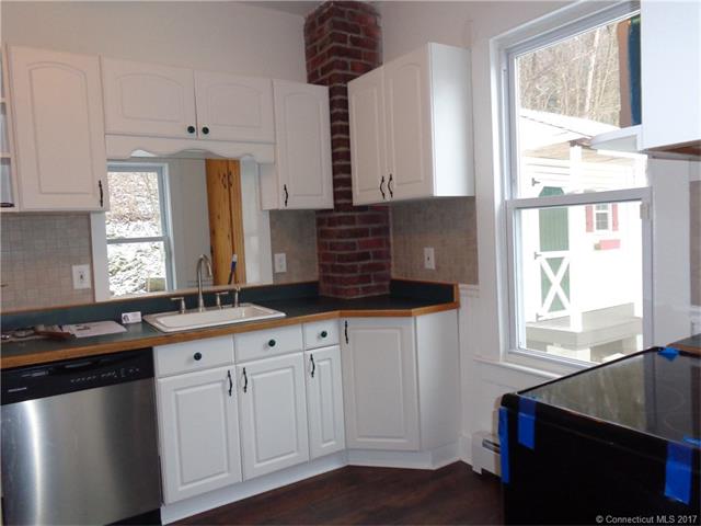 38 S Main St, Plymouth, CT 06786