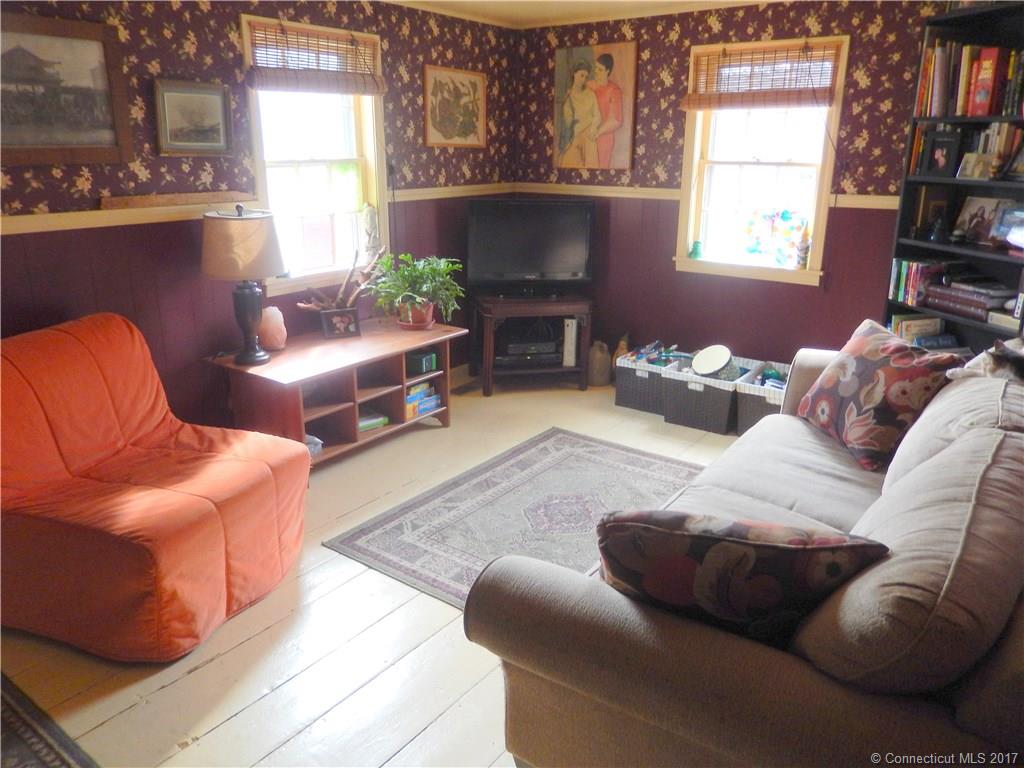 12 Maple Ave, Thomaston, CT 06787