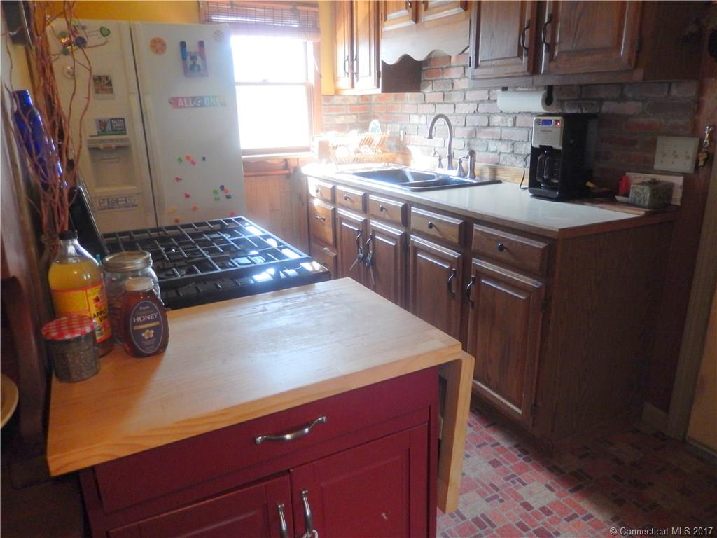 12 Maple Ave, Thomaston, CT 06787