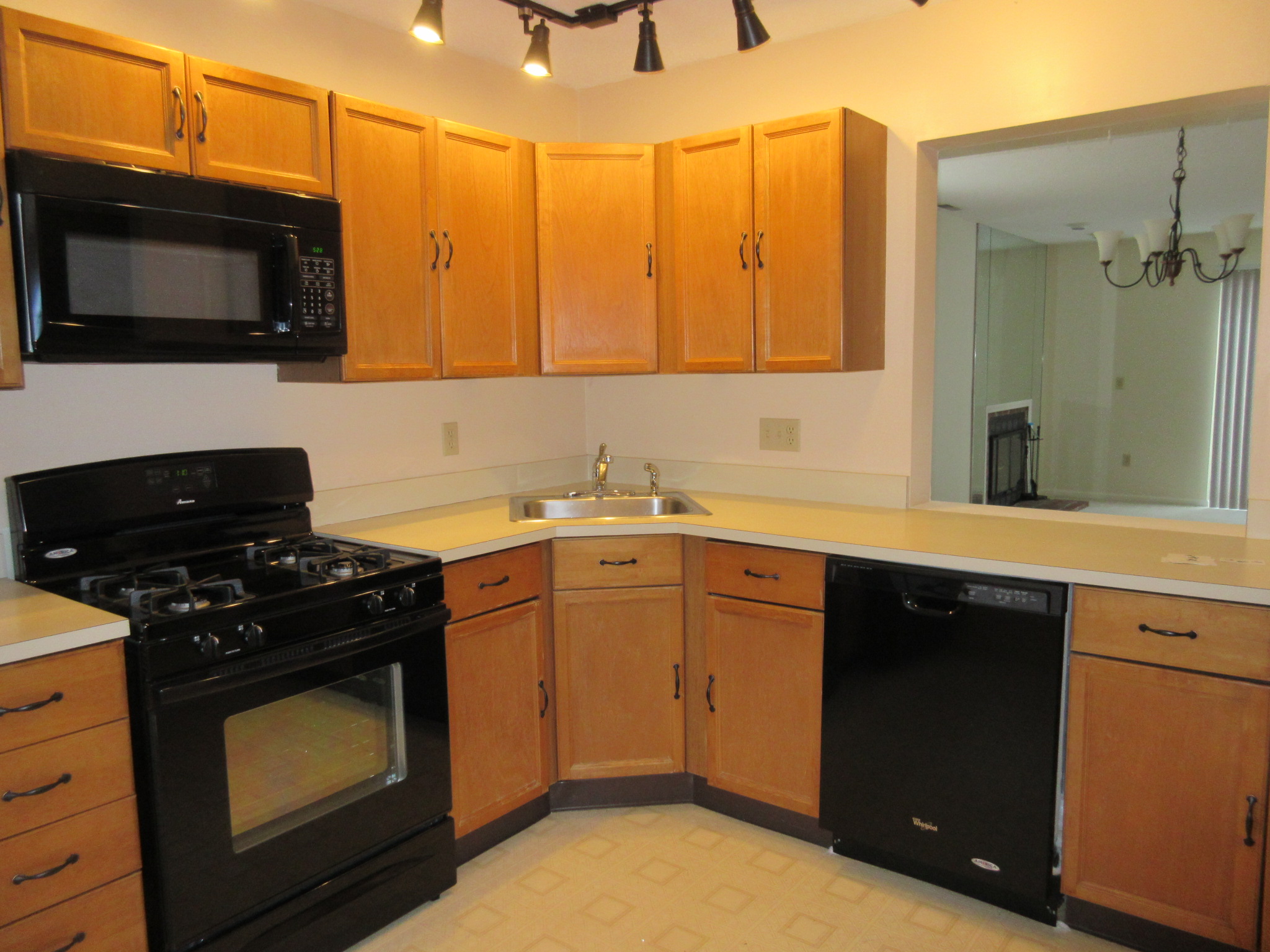 28 Rockledge Loop, Torrington, CT 06790