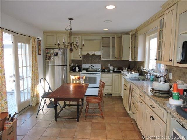 48Cam Ave, Woodbury, CT 06798