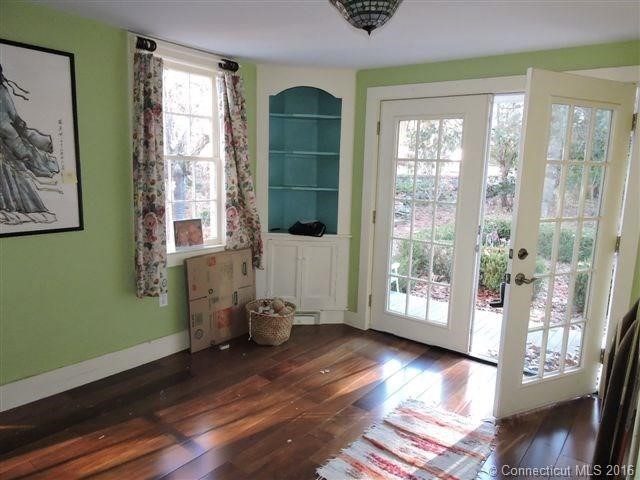 48Cam Ave, Woodbury, CT 06798