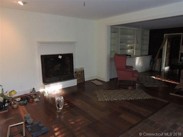 48Cam Ave, Woodbury, CT 06798