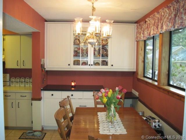 2 Highpoint Ct, Woodbury, CT 06798