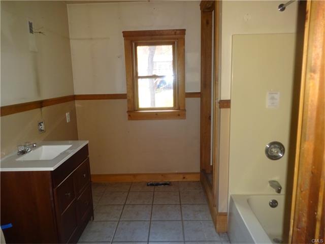 37 Indian Lane, Woodbury, CT 06798