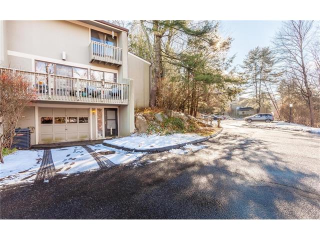 8 Clubhouse Drive, Woodbury, CT 06798