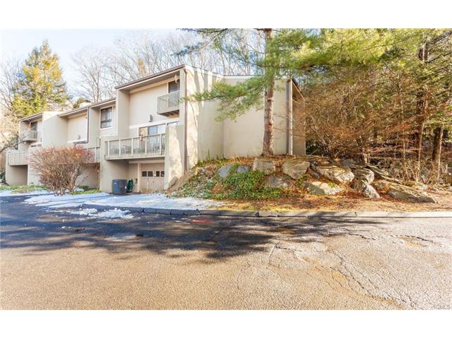 8 Clubhouse Drive, Woodbury, CT 06798