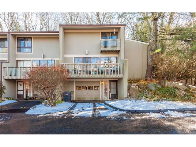 8 Clubhouse Drive, Woodbury, CT 06798