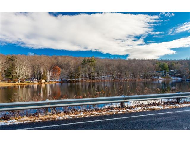 8 Clubhouse Drive, Woodbury, CT 06798
