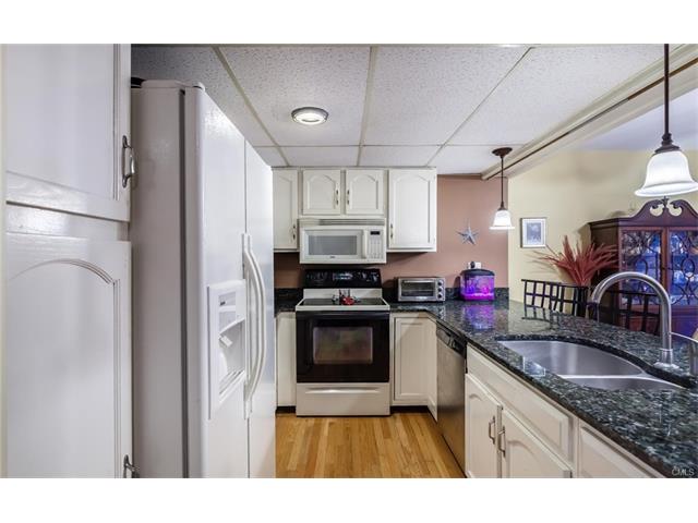 8 Clubhouse Drive, Woodbury, CT 06798