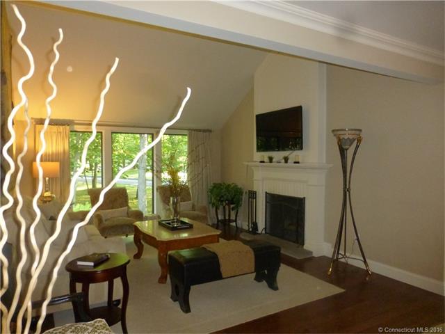 12Boxwood Ct #72 C, Woodbury, CT 06798