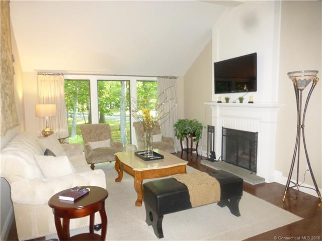 12Boxwood Ct #72 C, Woodbury, CT 06798