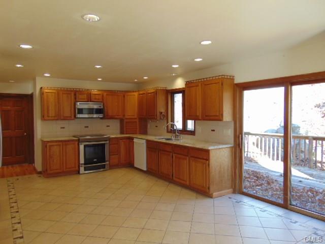 25 Junction Road, Brookfield, CT 06804