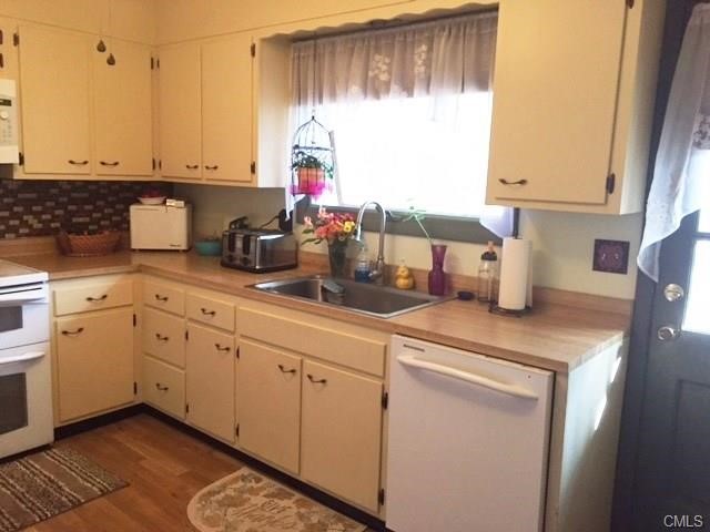 Brookfield, CT 06804