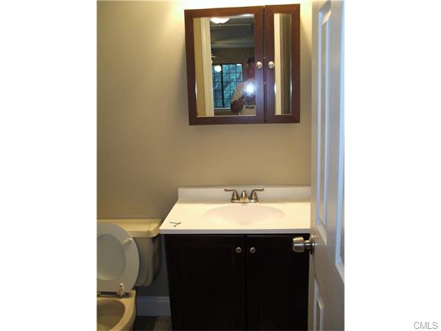 16 Eden Court, Brookfield, CT 06804
