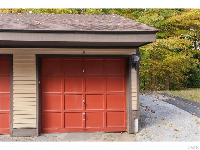8 Bristol Path, Brookfield, CT 06804