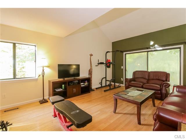 8 Bristol Path, Brookfield, CT 06804