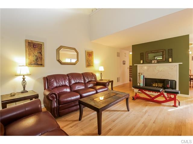 8 Bristol Path, Brookfield, CT 06804