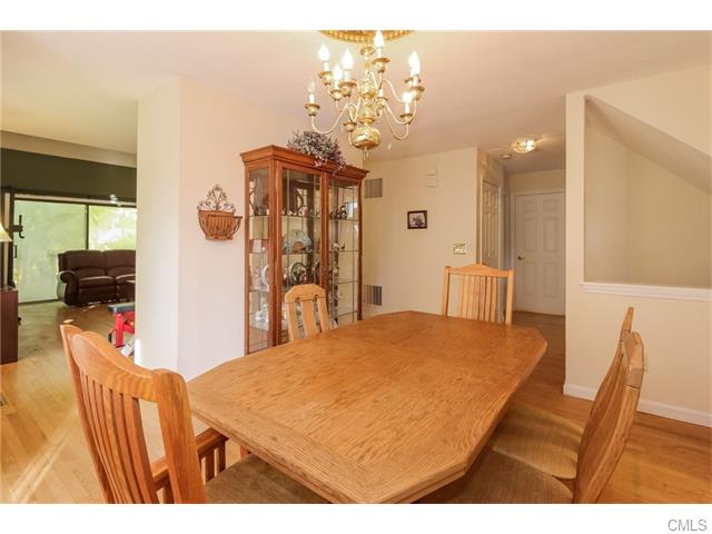 8 Bristol Path, Brookfield, CT 06804