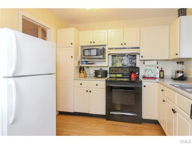 8 Bristol Path, Brookfield, CT 06804
