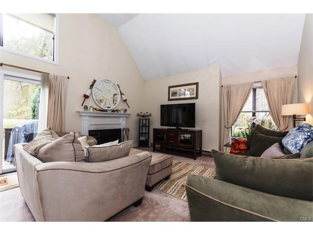 33 Acorn Lane, Brookfield, CT 06804