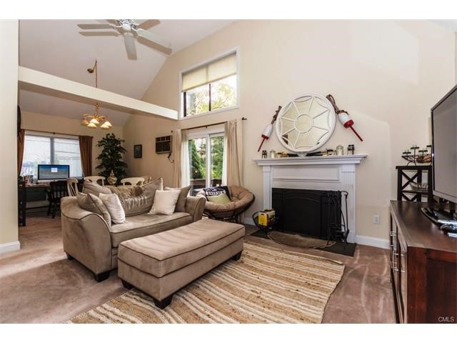 33 Acorn Lane, Brookfield, CT 06804