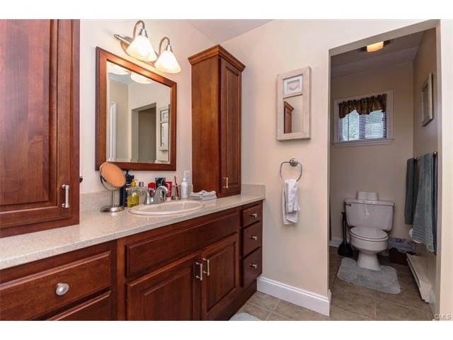 33 Acorn Lane, Brookfield, CT 06804