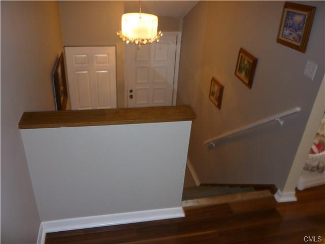 15 Brooks Lane, Brookfield, CT 06804