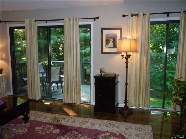 15 Brooks Lane, Brookfield, CT 06804