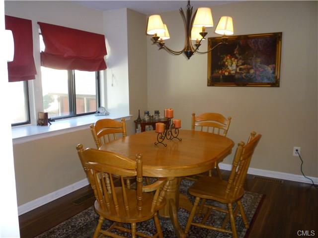 15 Brooks Lane, Brookfield, CT 06804