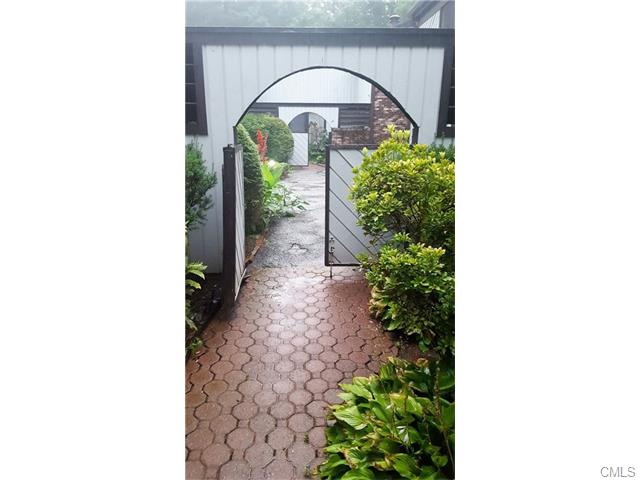 17 Hearthstone Drive, Brookfield, CT 06804