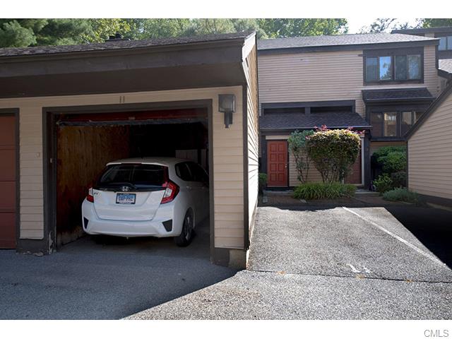 11 Comstock Trail, Brookfield, CT 06804